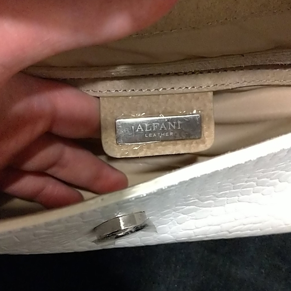 Clutch - Picture 3 of 4